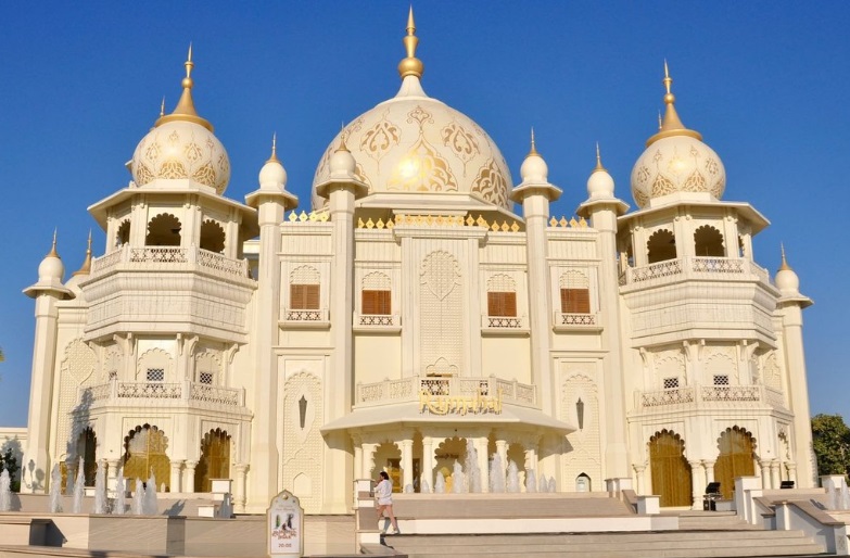 The royal Rajmahal in Bollywood Parks, Dubai Parks & Resorts