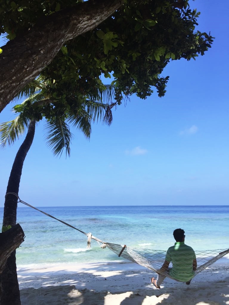 Sitting on a hammock and living my travel dream at the Cinnamon Dhonveli resort, Maldives