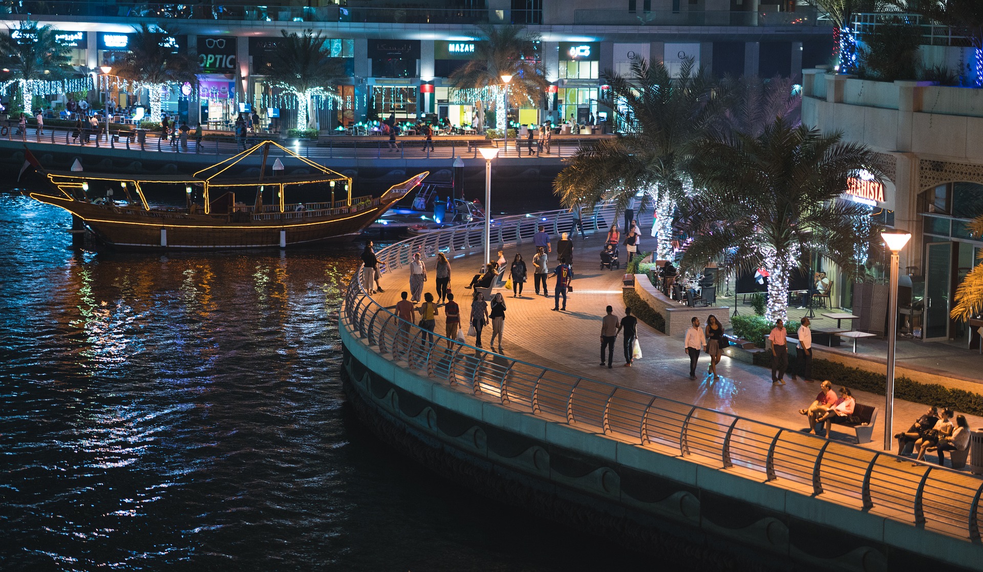 The hustling and bustling atmosphere of Dubai Marina