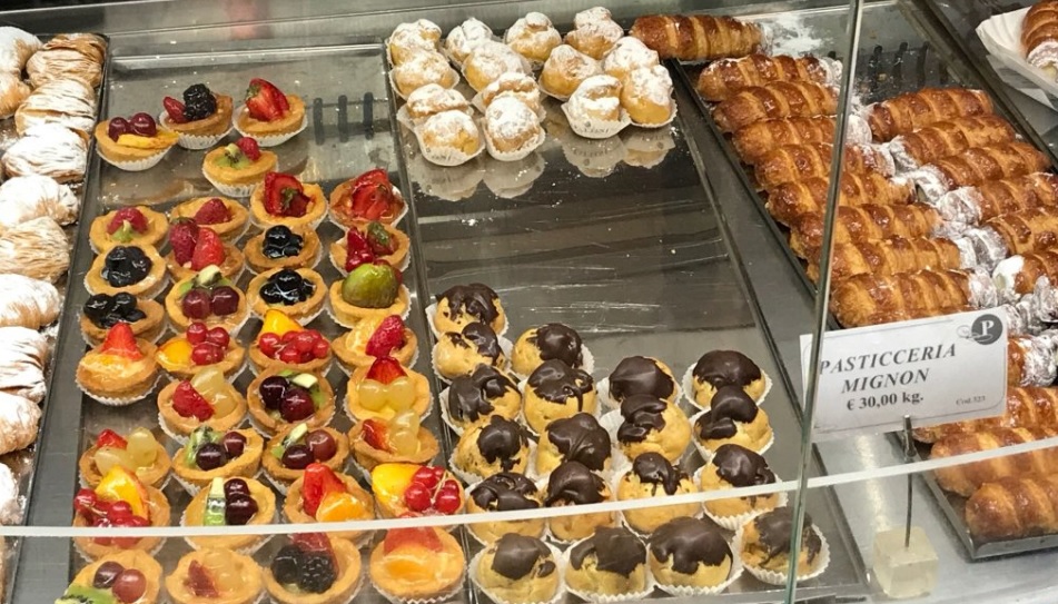 Delectable desserts in the Food Walking Tour of Brera