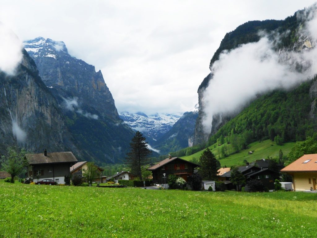 Paradisiacal views like this make Switzerland a tourist's dream