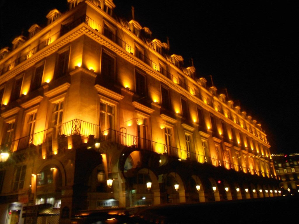 Dazzling night-time views during the Paris illumination tour
