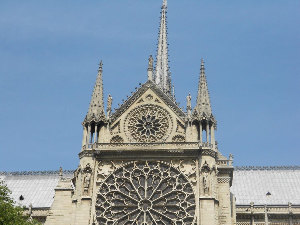 You can view many historic monuments during the Seine cruise journey