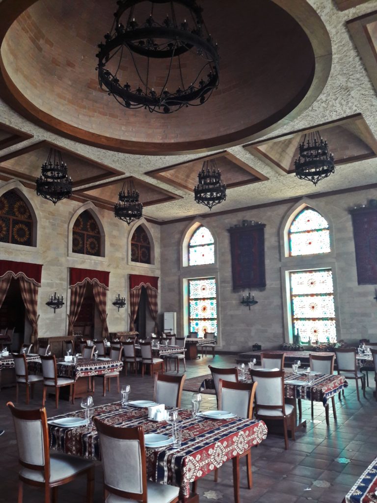 The characteristically royal interiors of a restoran in the Ateshgah premises
