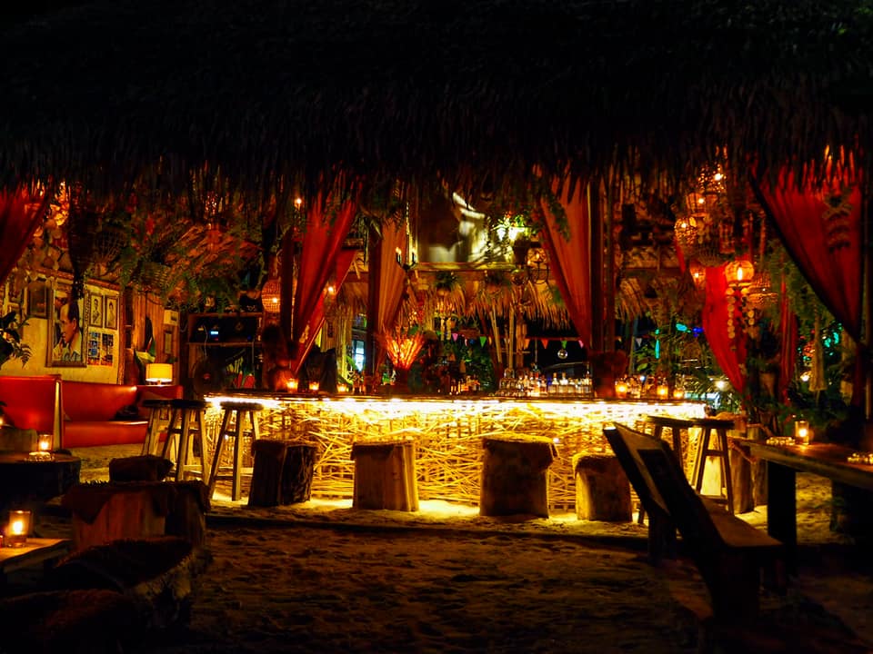 A glimpse of the Maya Bar in Koh Lipe