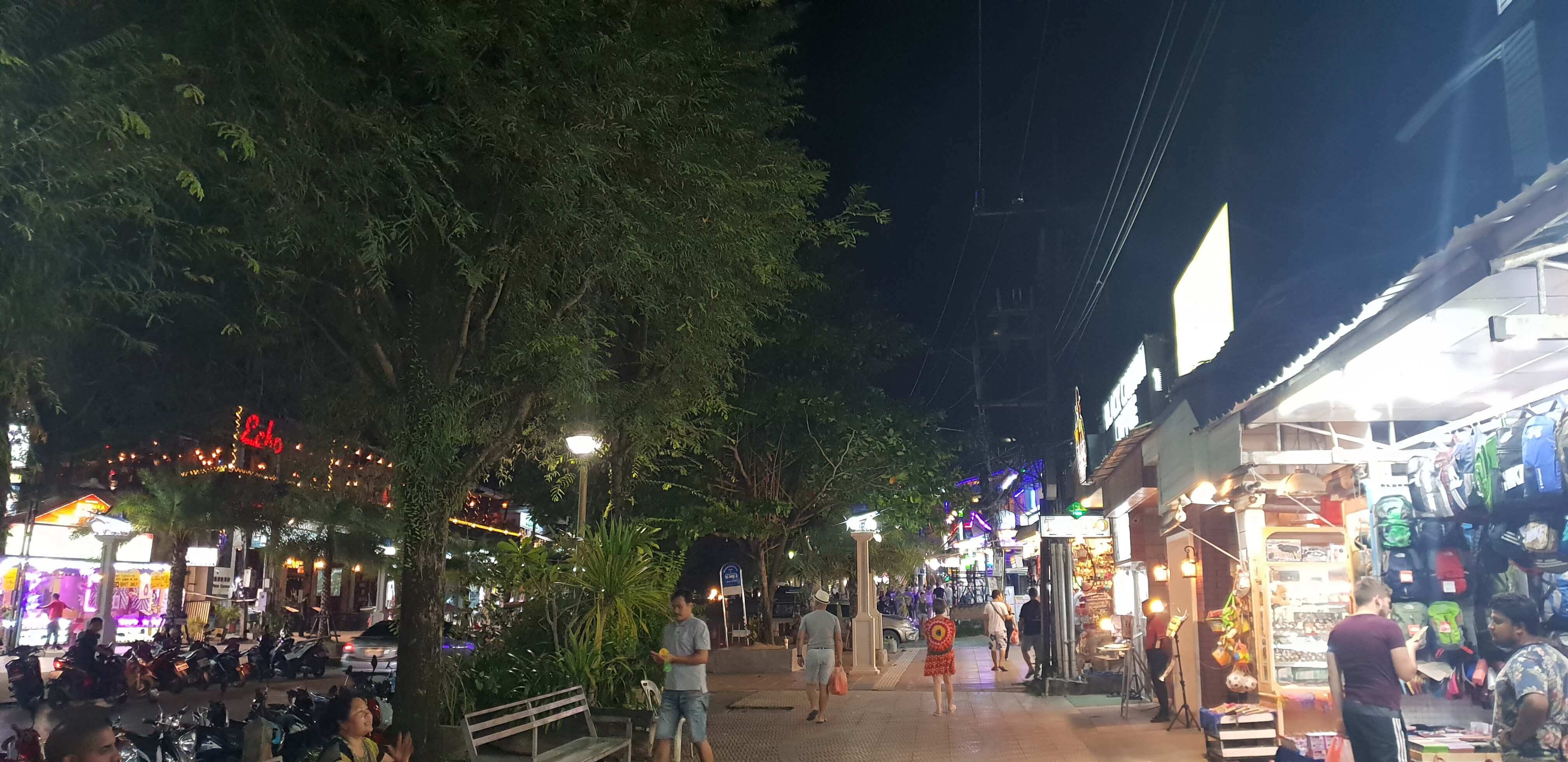 Enjoy a stroll around Krabi town and get into any bar or cafe to spend a pleasant evening