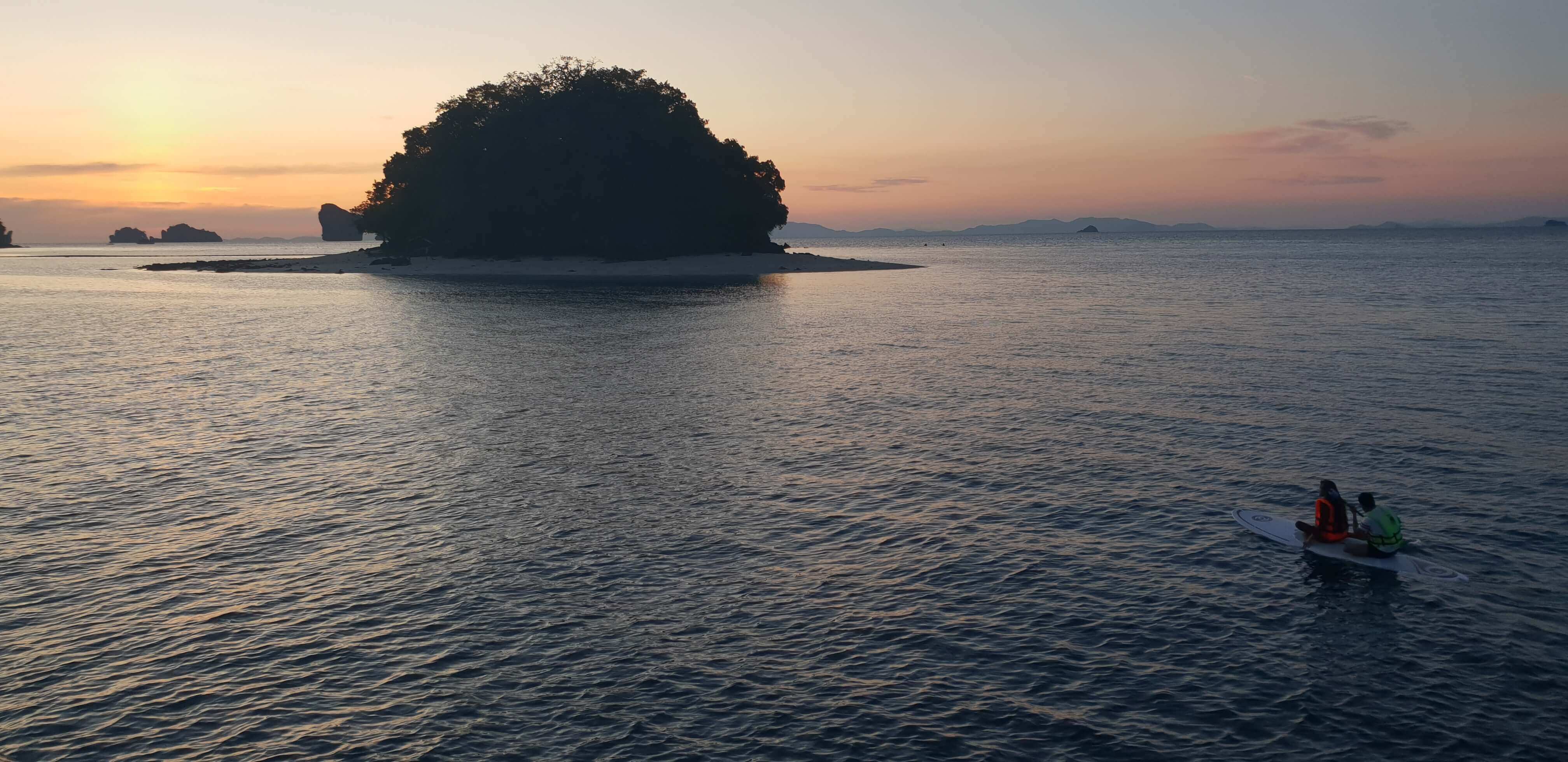 Krabi Sunset Cruise undoubtedly deserves a place in the Ultimate Krabi itinerary