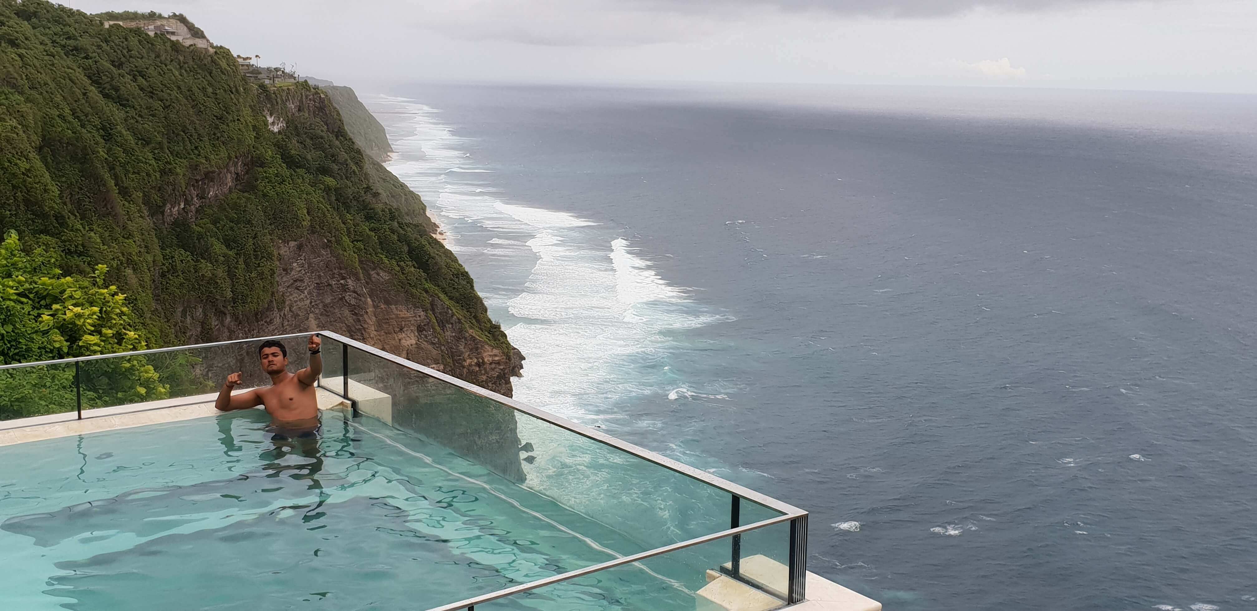 Jaw dropping view of the cliff from the SkyPool