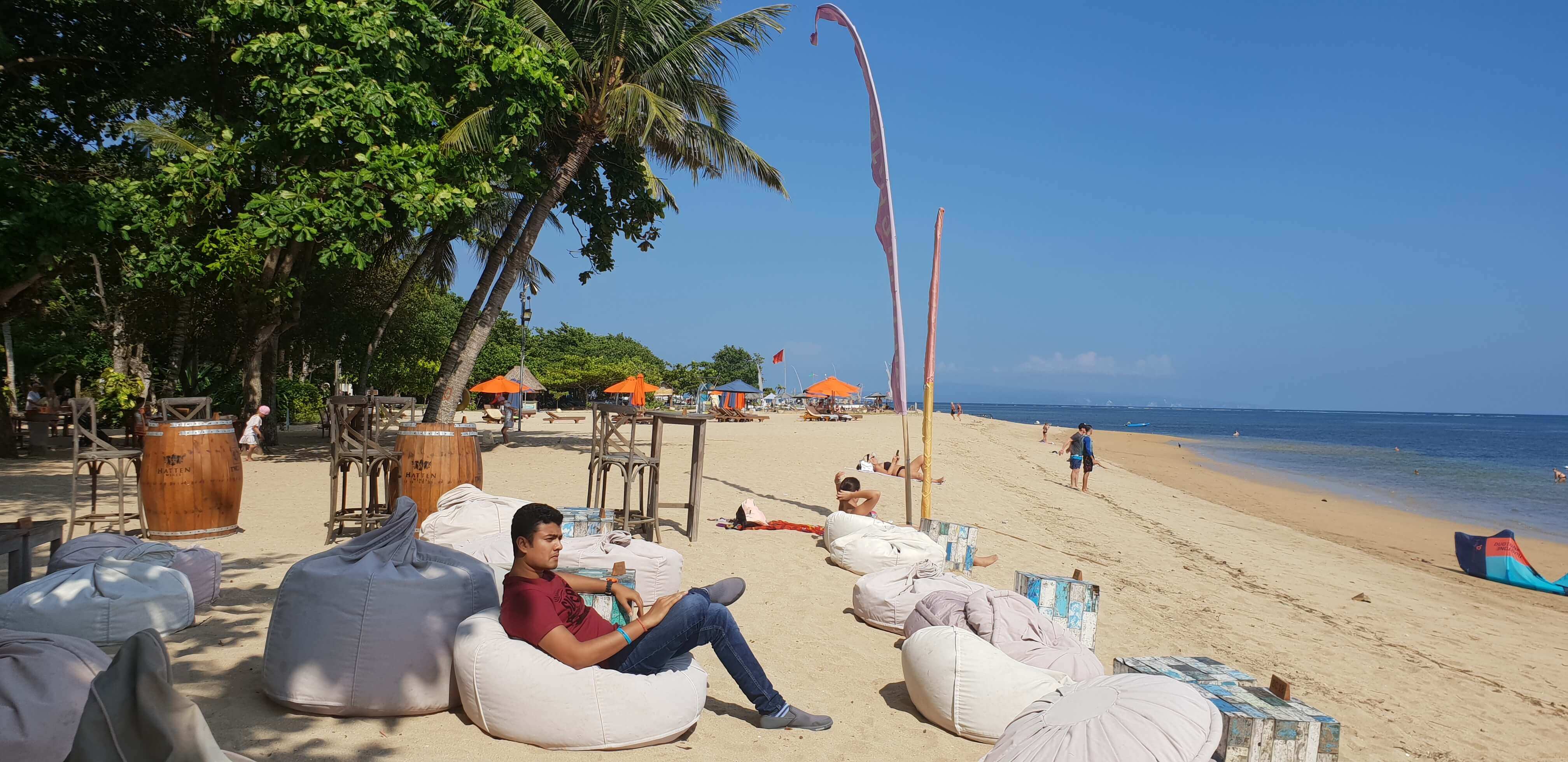 Sitting by the beach side at the Genius Cafe is one of the most relaxing things to do in Sanur