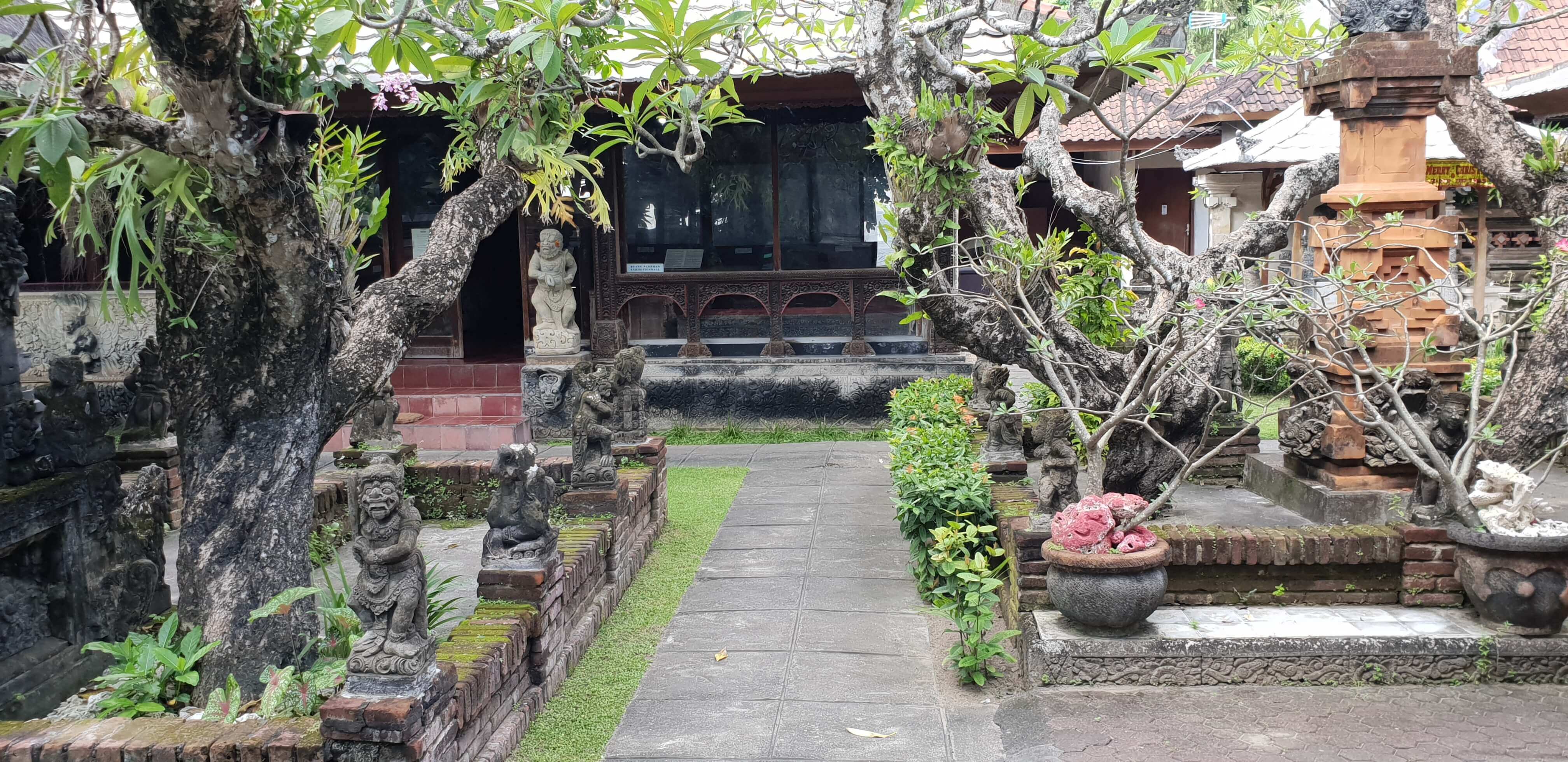 The mansion in Le Mayeur museum is an ideal example of Balinese architecture