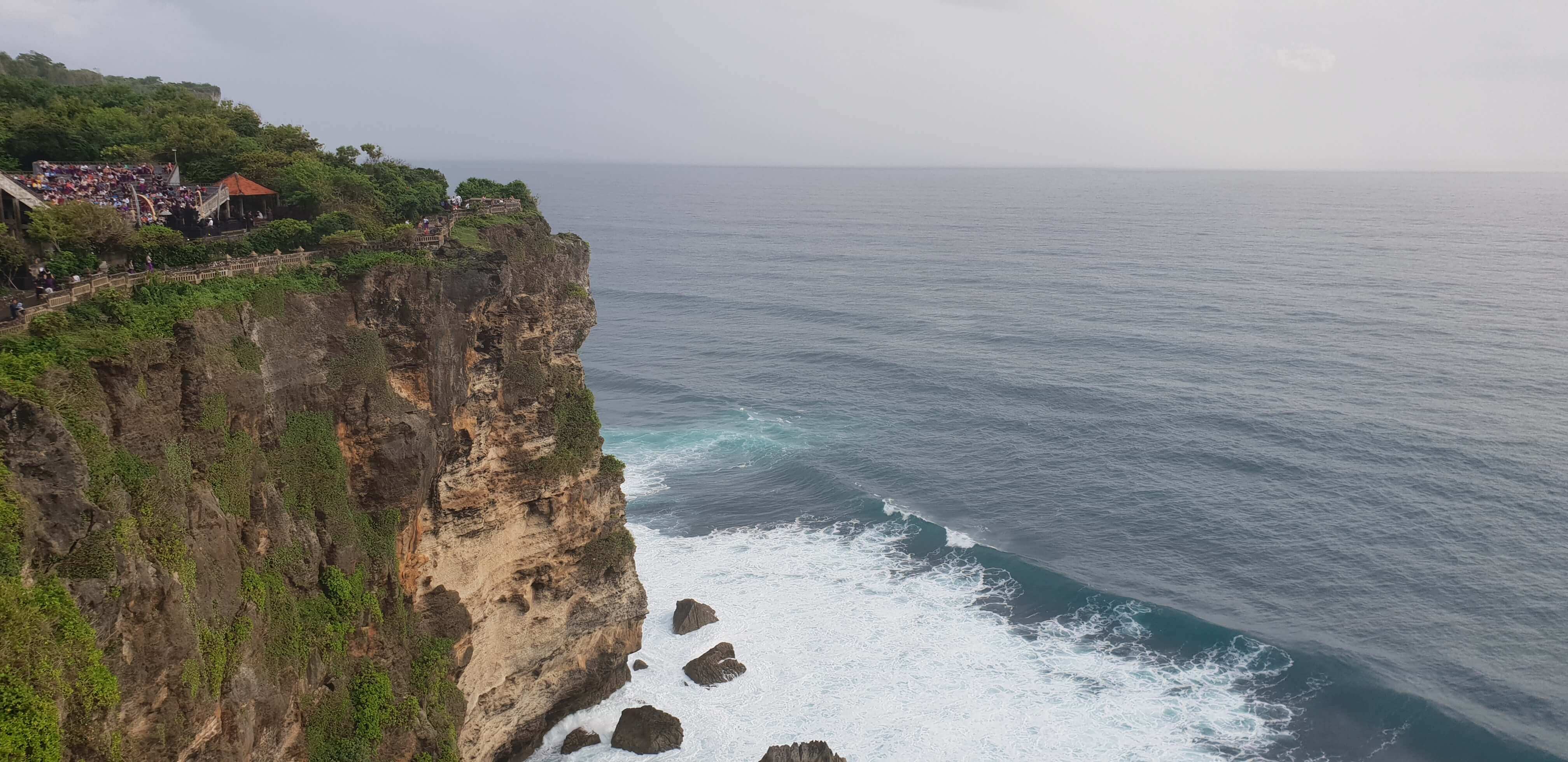 A place you have to do in Uluwatu is the Uluwatu temple where you get the view of the Uluwatu cliff