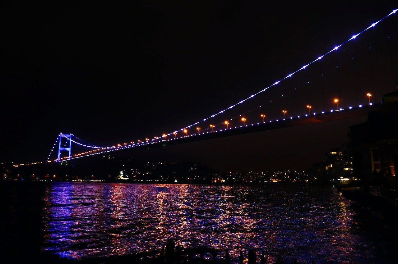 The Bosphorus bridge lit up with LED lights is a sight to behold during the night cruise. It was also one of my favourite things to do in the 10 day Turkey itinerary