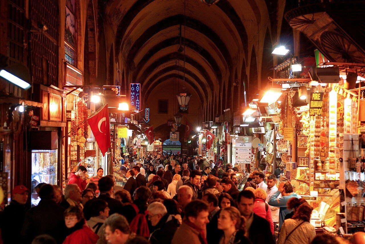 A 10 day Turkey itinerary is incomplete without covering the famous Istanbul bazaar called the Grand Bazaar, a place that is always buzzing with people