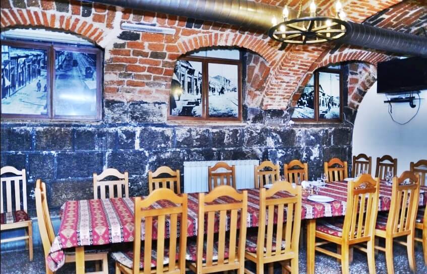 The Qaghaq Pandok restaurant offers you a traditional authentic Armenian food experience in the Yerevan City Tour