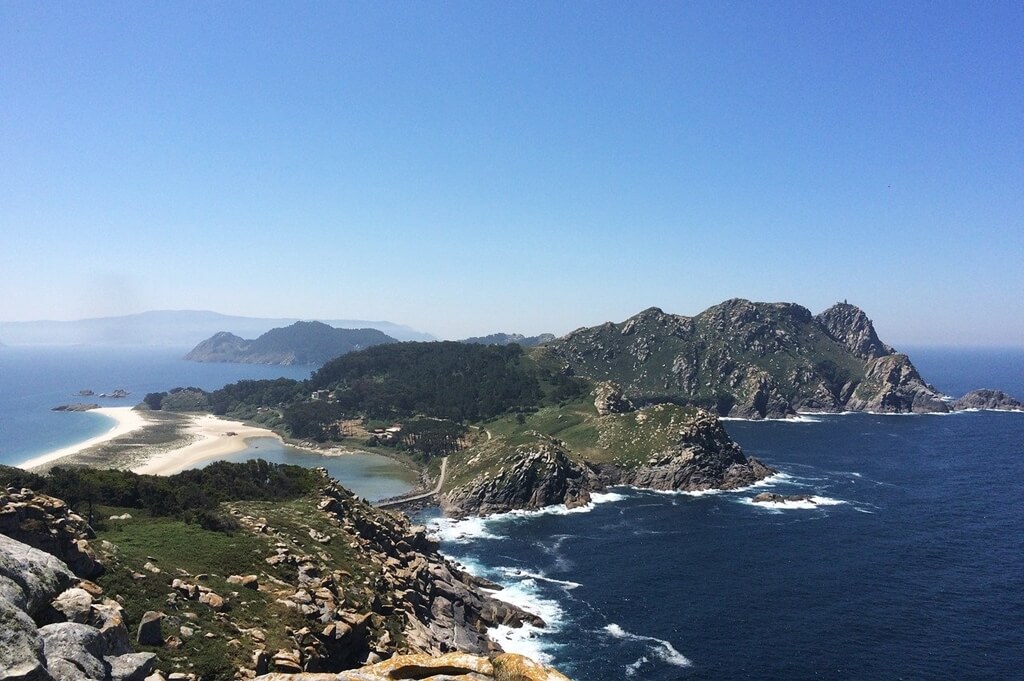 The Cies Islands are a worthy Spanish bucket list destination as the archipelago is one of the most surreal places in northern Spain