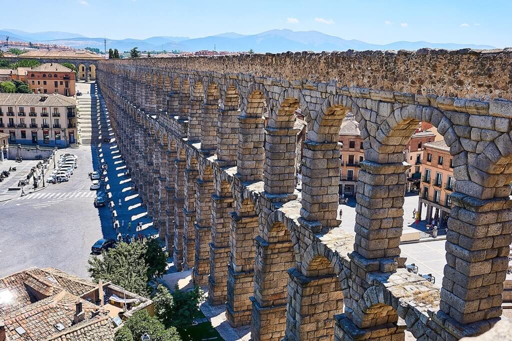 The El Aqueducto is the symbol of the city of Segovia and delivers fresh water to the city to this day