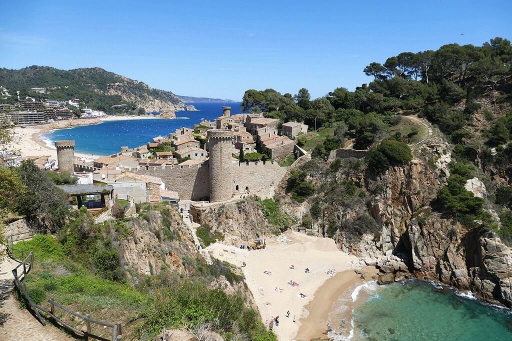 The Tossa de Mar town in Costa Brava has a lovely relaxed vibe to it
