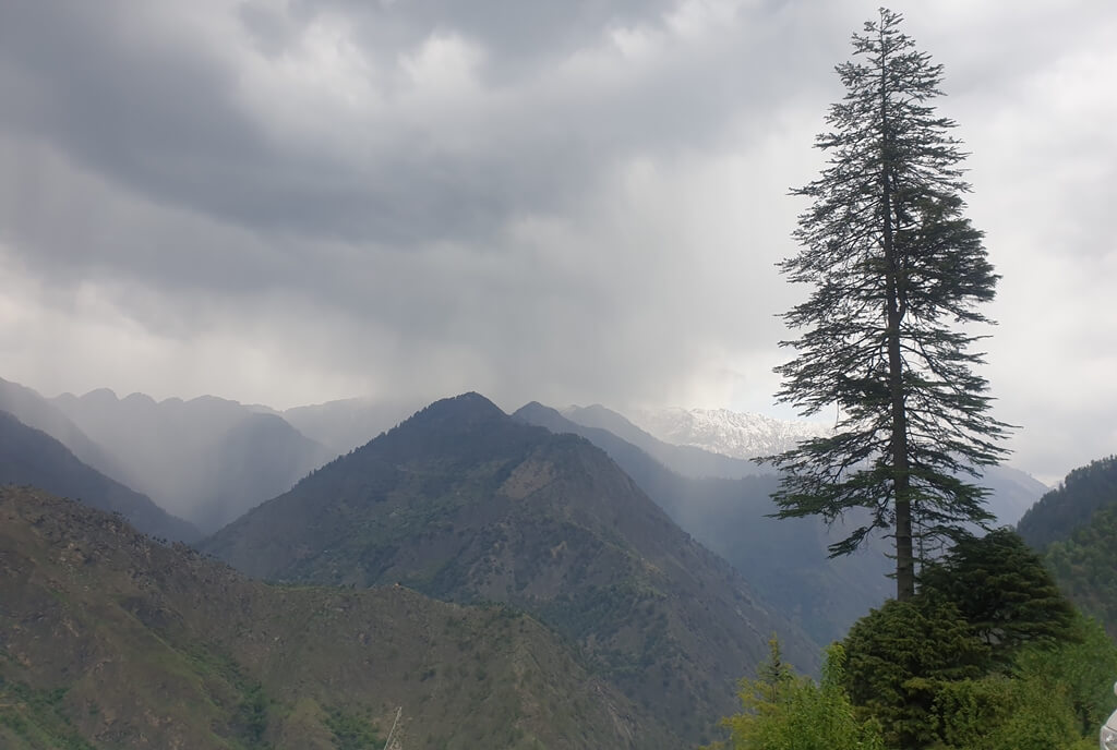 Alluring views of the Sainj Valley area