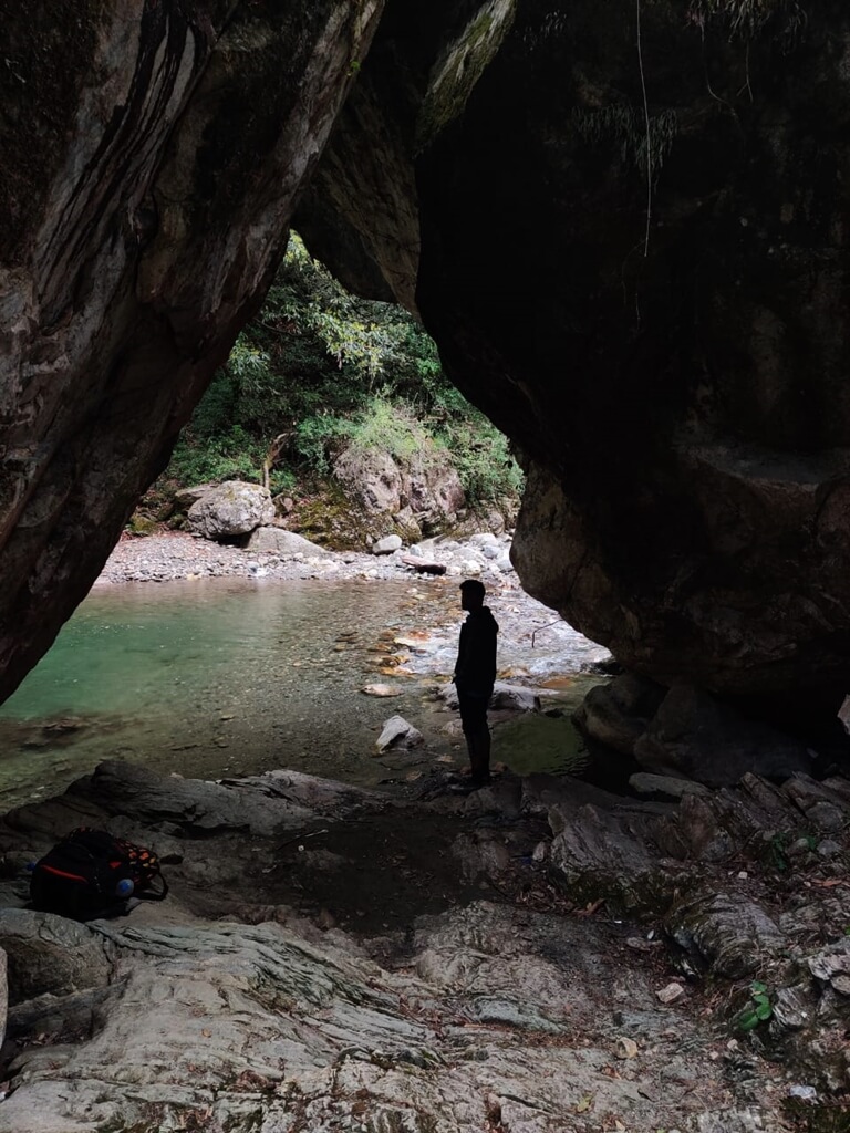 Mini Thailand is a cove between two massive rocks and hence one of the coolest things to do in Jibhi