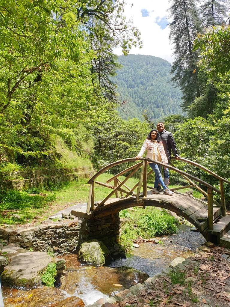 You will cross small cute wooden bridges on your way to the Jibhi waterfall