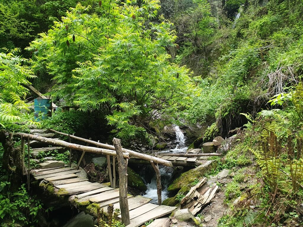 On your way to the Jana waterfall, you'll be climbing rocks and crossing a couple of cute wooden bridges