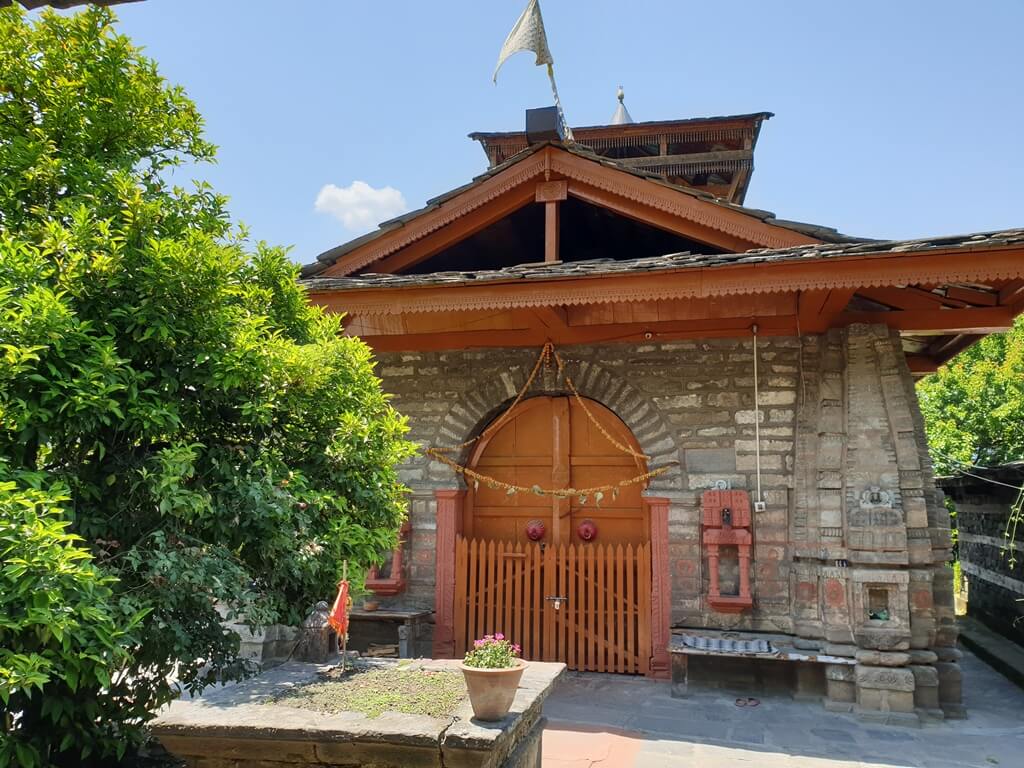 The calm, soothing atmosphere inside the temple premises makes visiting the Krishna temple one of the most spiritual things to do in Naggar