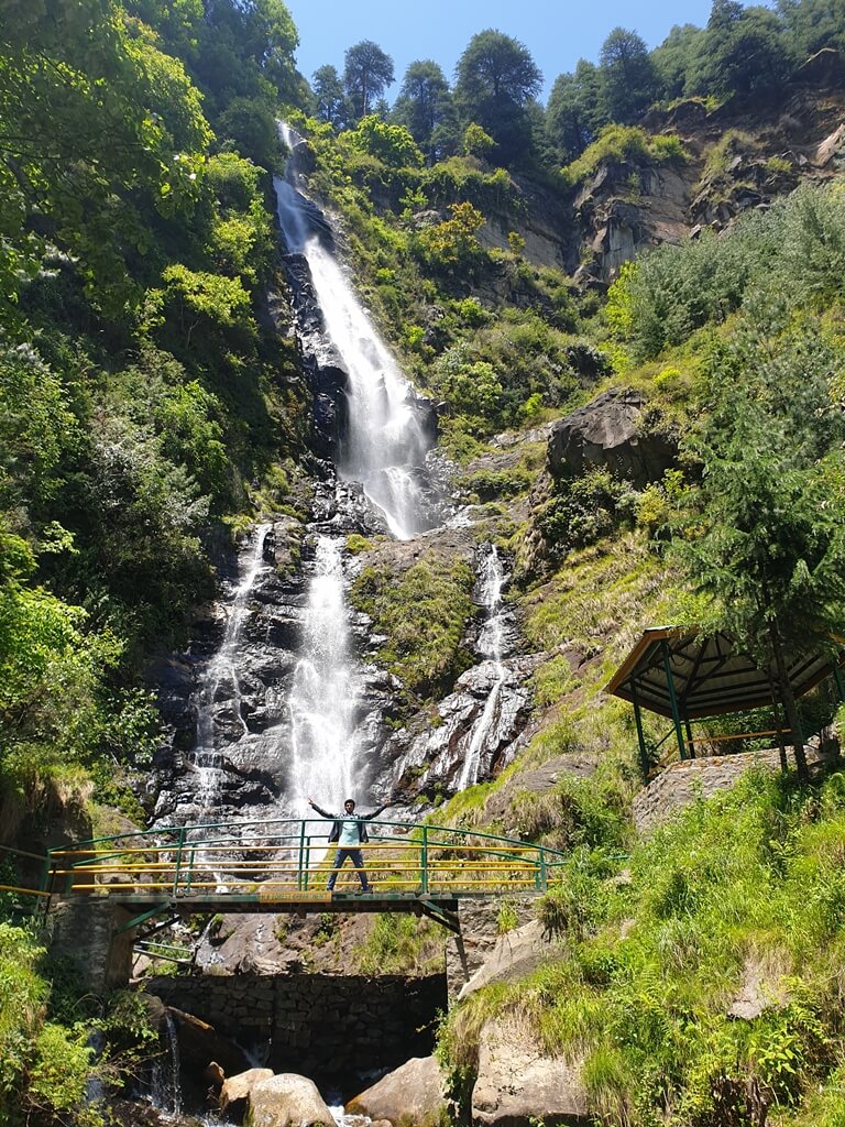 The stunning Baror Parsha waterfall has to feature in your list of things to do around Naggar