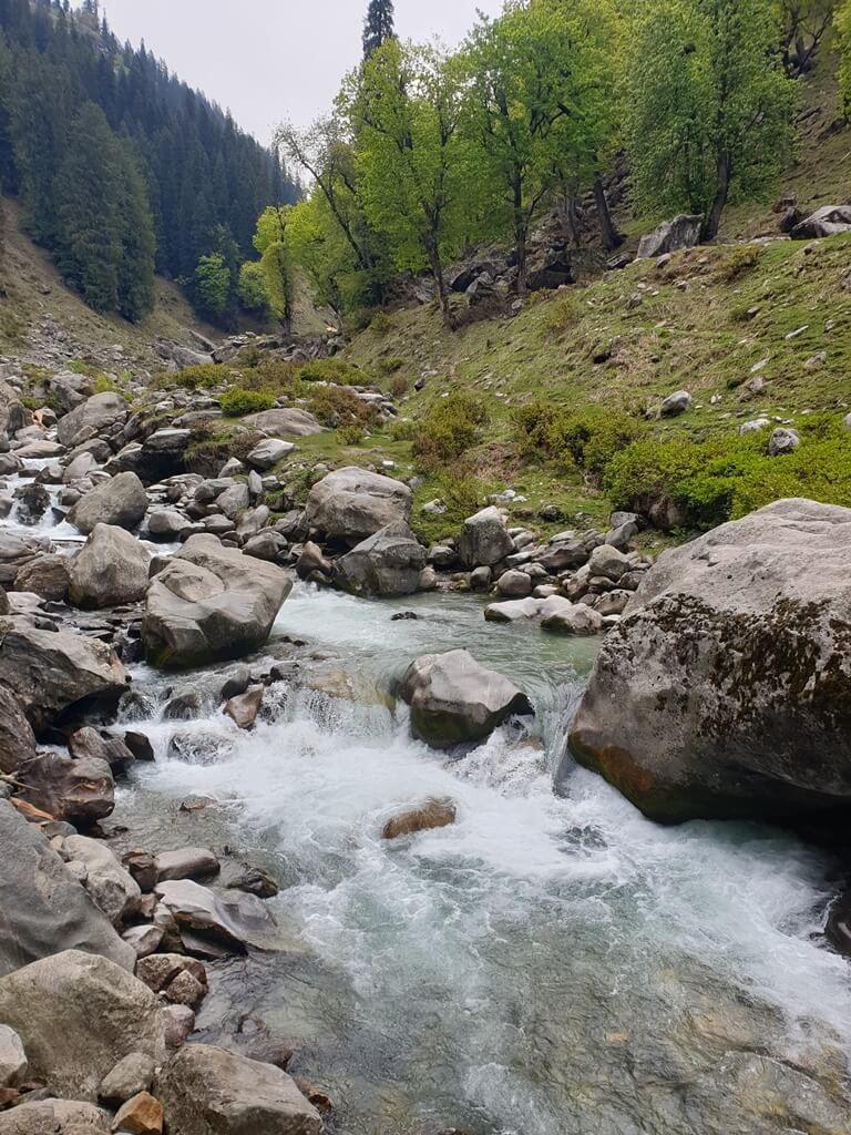 You can dip your feet in the chilly waters of the Beas river and relax for some time