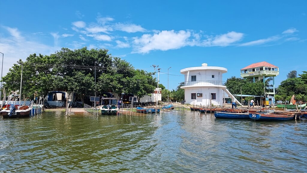 The Pichavaram Boat House in Chidambaram from where you will hop on a boat to explore the Pichavaram mangrove forests