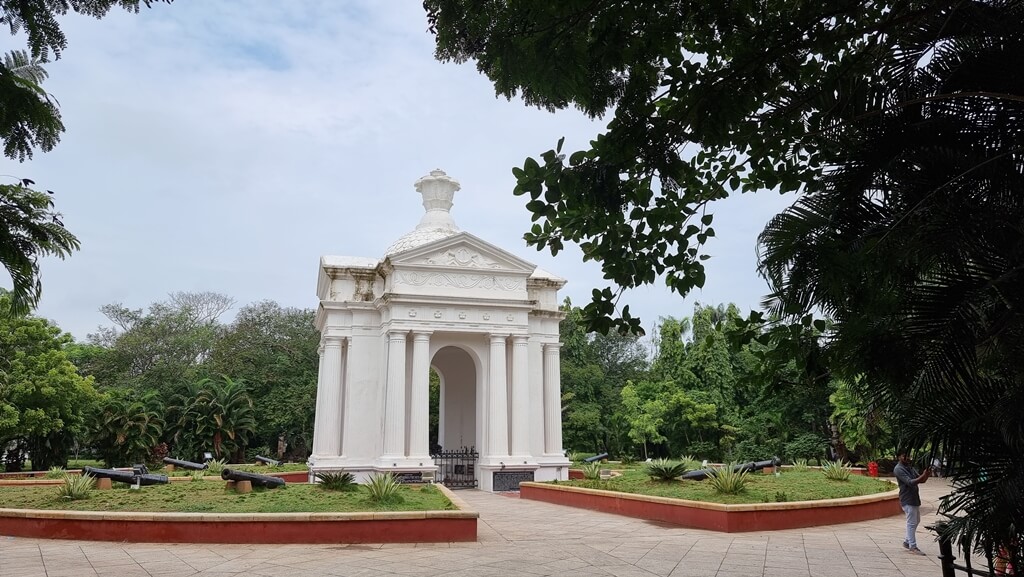 The stunning standalone white structure called Aayi Mandapam at the entrance of the Bharathi Park
