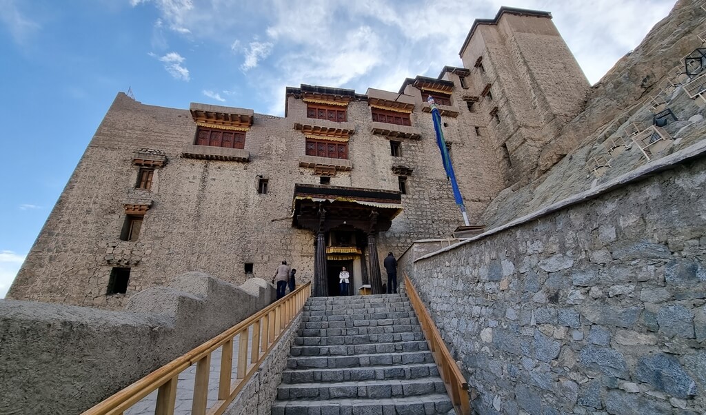 The Leh Palace is a glowing jewel in the history of the kingdom of Ladakh and one of the most historically significant things to do in the 7-day Leh Ladakh itinerary