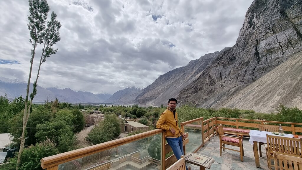 The outdoor seating area at the Stone Hedge Hotel offers you uninterrupted panoramic views of the Nubra valley
