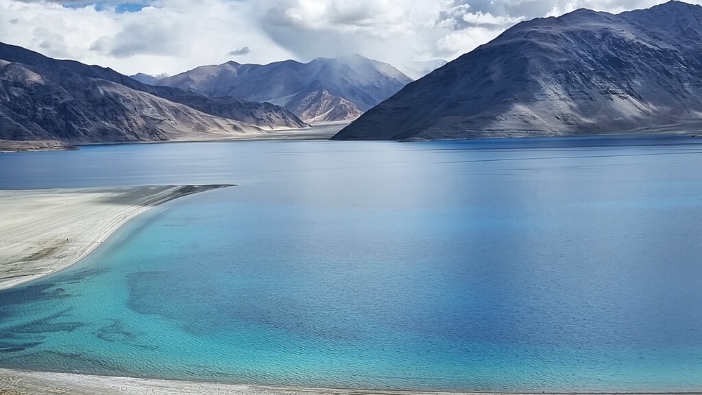 The views during your drive from Pangong Lake to Rezang La War Memorial are heavenly and some of the best you'll witness in the 7-day Leh Ladakh itinerary